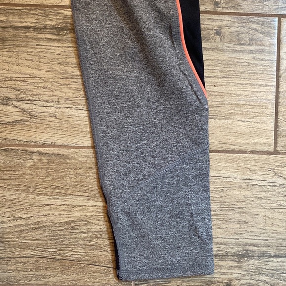 Grey activewear leggings - Picture 7 of 8